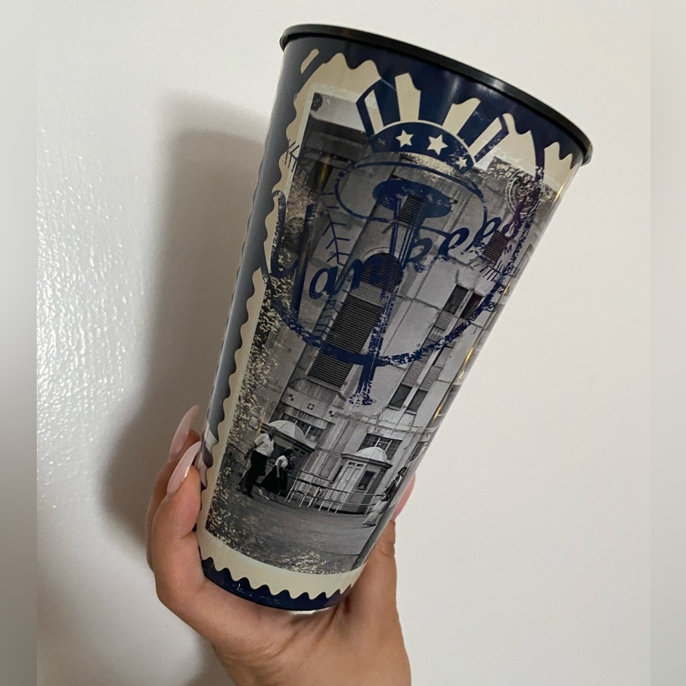 Yankees stadium 32 Oz cup (made in USA)